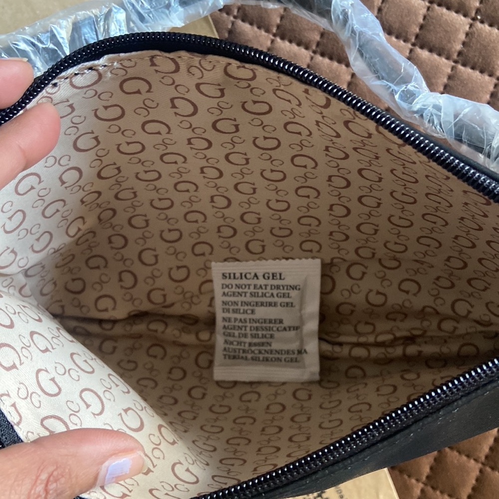 Guess utility pouch bag - Picture 6 of 6